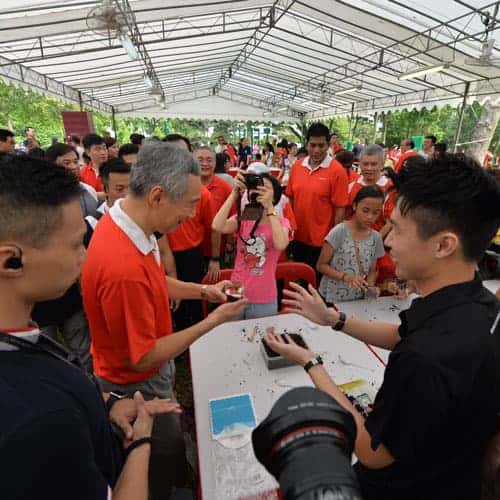 Showing PM Lee Hsien Loong our Terrariums 2 | Ecoponics Singapore | December, 2022